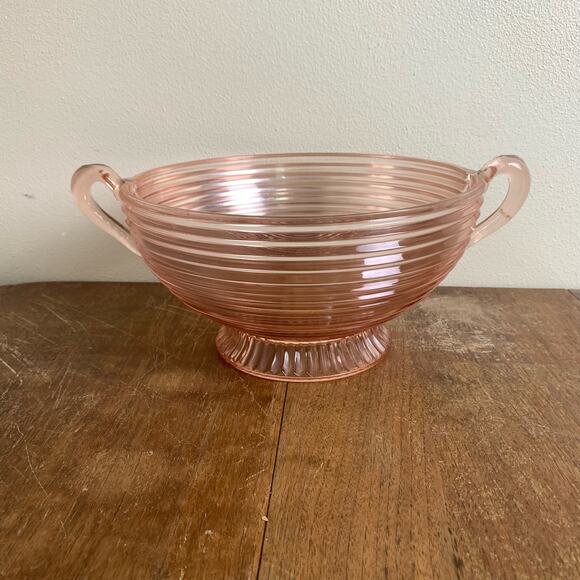 Anchor Hocking 1930s Pink Manhattan Depression‎ glass pedestal bowl with handles - Picture 7 of 7